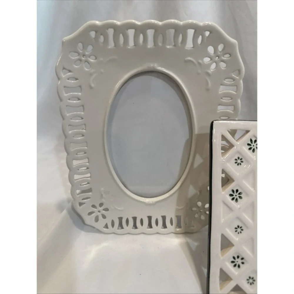 Set of 2 White Porcelain Frames Cutouts Oval Square Green Accent  6.5x6.5‎ 9x6.5